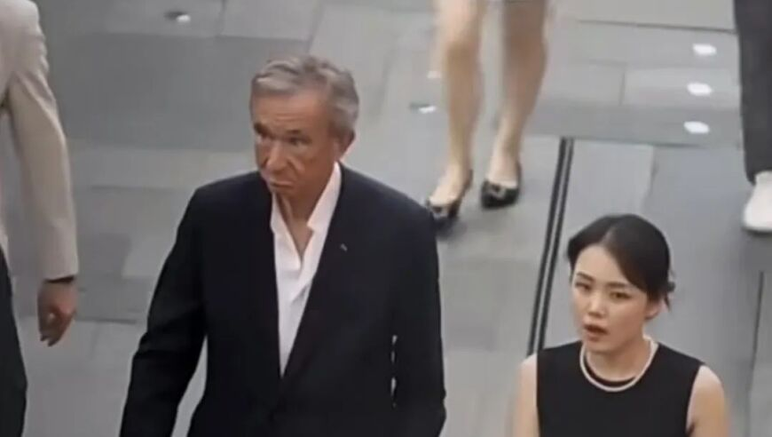 泽连斯基称和平方案已在谈判桌上,澳门火麒麟四肖中特,经济性执行方案剖析_静态版V1.95